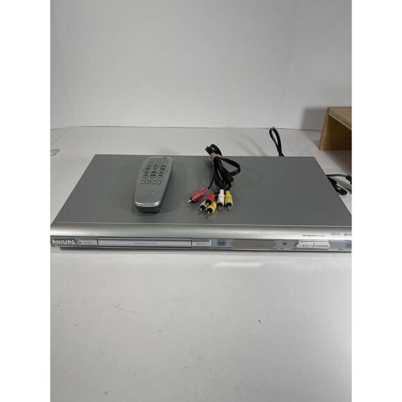 Philips DVP642/37 DivX-Certified Progressive Scan DVD Player Remote + Cables - Picture 2 of 9